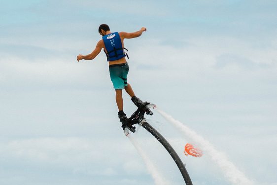 WaterSports flyboard turning